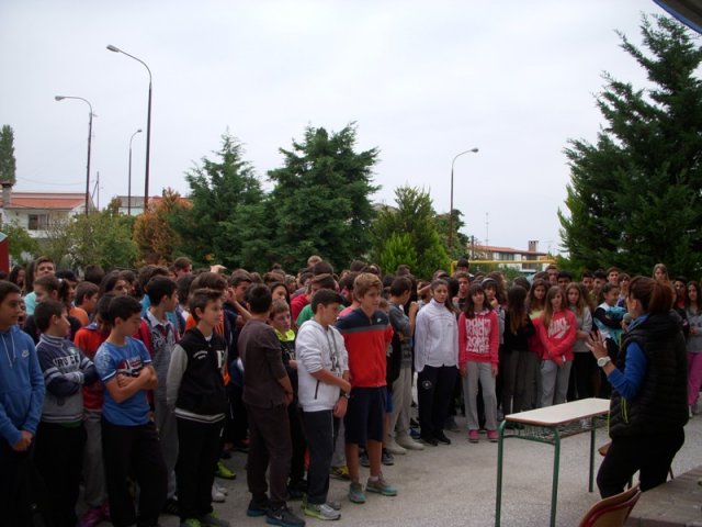 Η Αλεξάνδρα Δήμογλου στο 7ο Γυμνάσιο Καβάλας.  6 Οκτωβρίου 2014 - Ημέρα Σχολικού Αθλητισμού. 