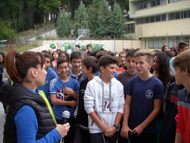 Η Αλεξάνδρα Δήμογλου στο 7ο Γυμνάσιο Καβάλας.  6 Οκτωβρίου 2014 - Ημέρα Σχολικού Αθλητισμού. 